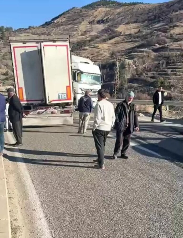 Adıyaman’da Tır Kazası, Trafikte Aksama Yaşandı