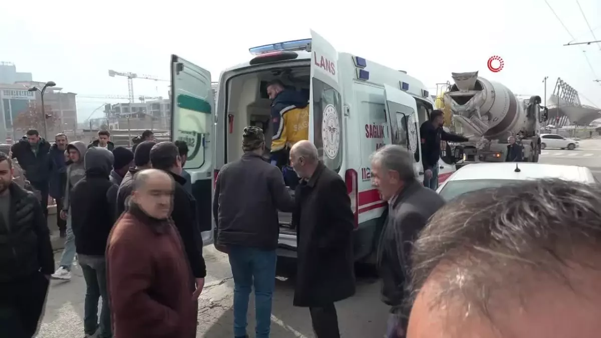 Beton Mikserinin Çarptığı Kadın Yaralandı