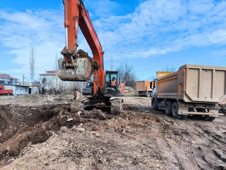Doğanşehir’de Depremin Yıktığı Alanlar İçin İnşaat Çalışmaları Başladı