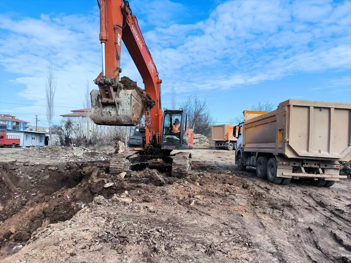 Doğanşehir’de Depremin Yıktığı Alanlar İçin İnşaat Çalışmaları Başladı