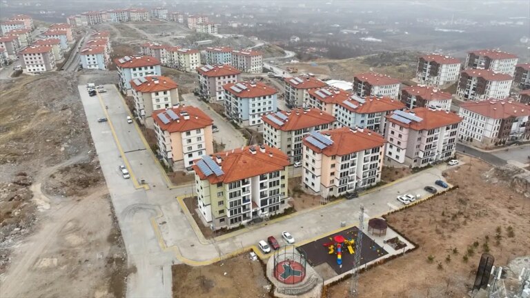 Malatya’da Deprem Konutlarının İnşaatı Devam Ediyor