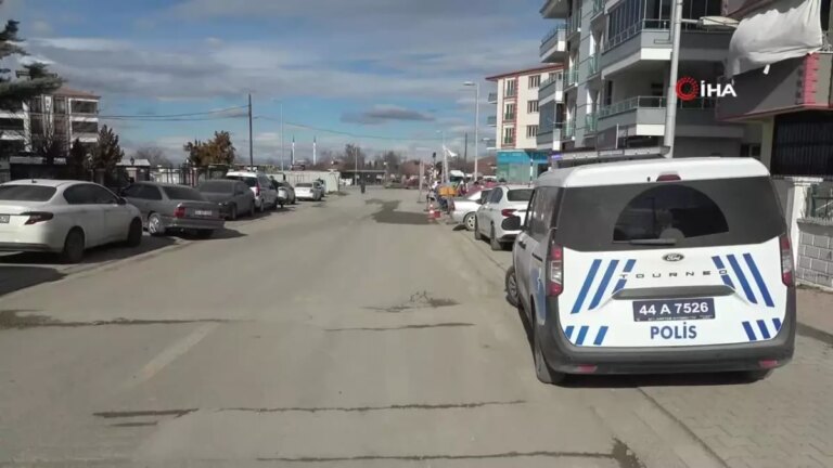 Malatya’da Kanlar İçinde Bulunan Adam Hastaneye Kaldırıldı