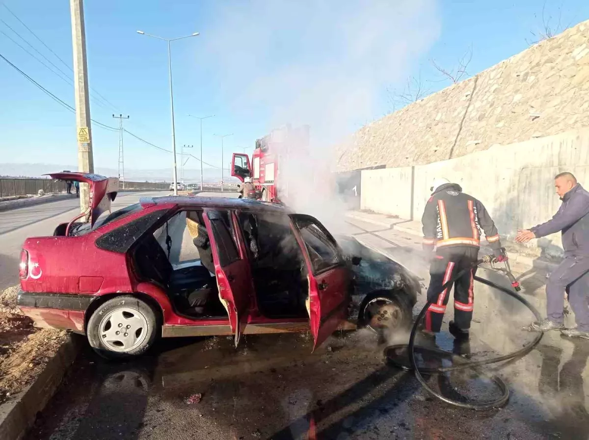 Malatya’da Kontrolden Çıkan Araç Alev Aldı