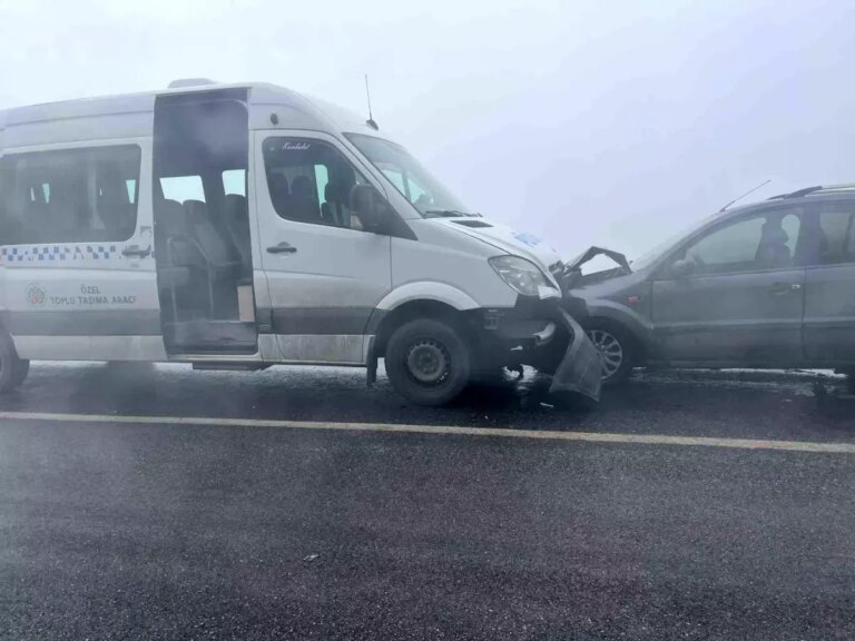 Malatya’da Yolcu Minibüsü ile Otomobil Çarpıştı: 1 Yaralı