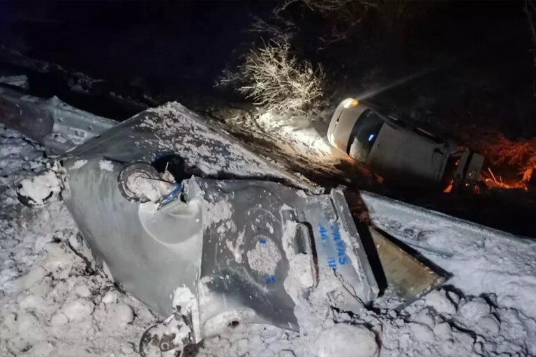 Elazığ’da Hafif Ticari Araç Şarampole Devrildi: 1 Ölü, 1 Yaralı