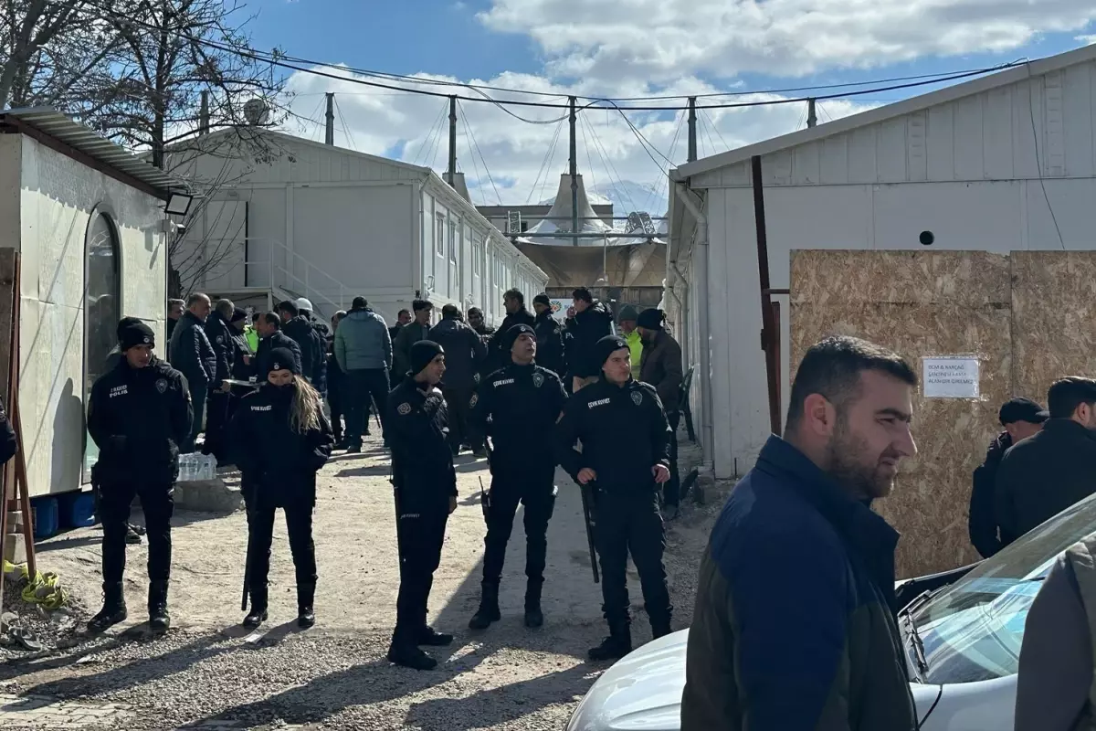 ‘Horlama’ kavgasında 60 kişi taş ve sopalarla birbirine girdi