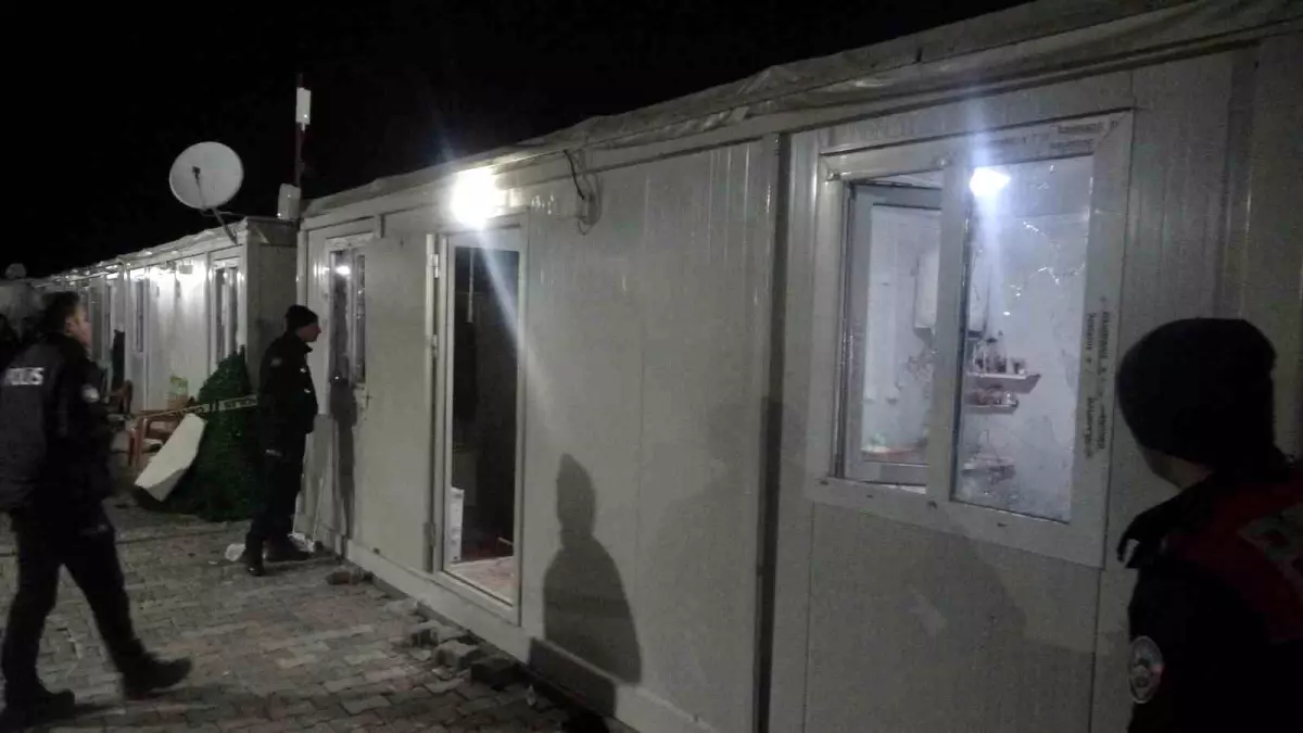 Malatya’da Bıçaklı Saldırı: Aranan Zanlı Gözaltına Alınırken Polis Memurunu Yaraladı