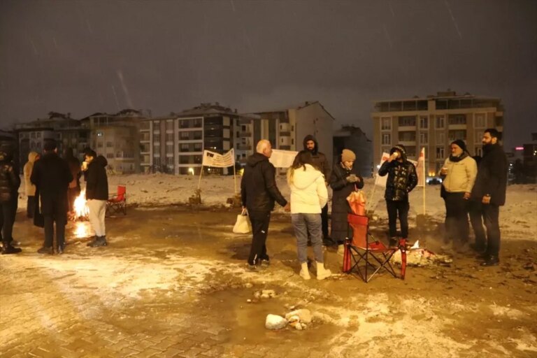 Malatya’da Depremde Hayatını Kaybedenler İçin Anma Töreni Düzenlendi