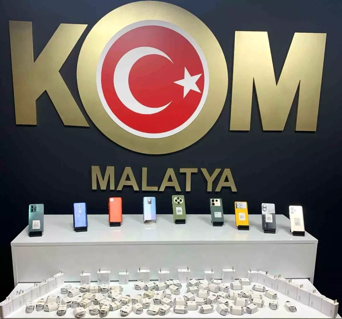 Malatya’da Kaçakçılık Operasyonu: 78 Litre Sahte Alkol ve 19 Bin Sentetik Ecza Ele Geçirildi