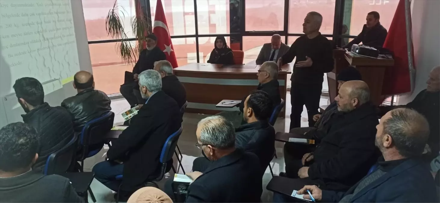 Malatya’da Kayısı Üretimi İçin Eğitim Toplantısı Düzenlendi