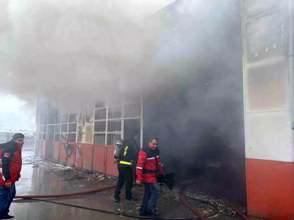 Malatya’da Sanayi Sitesinde Yangın, Büyük Maddi Hasara Neden Oldu