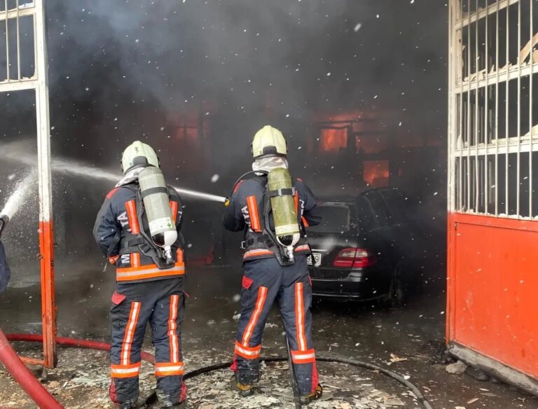 Malatya’da Sanayi Sitesinde Yangın Kontrol Altına Alındı