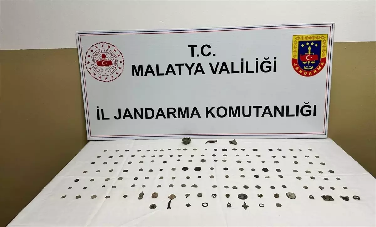 Malatya’da Tarihi Eser Operasyonu: 131 Sikke ve 23 Obje Ele Geçirildi