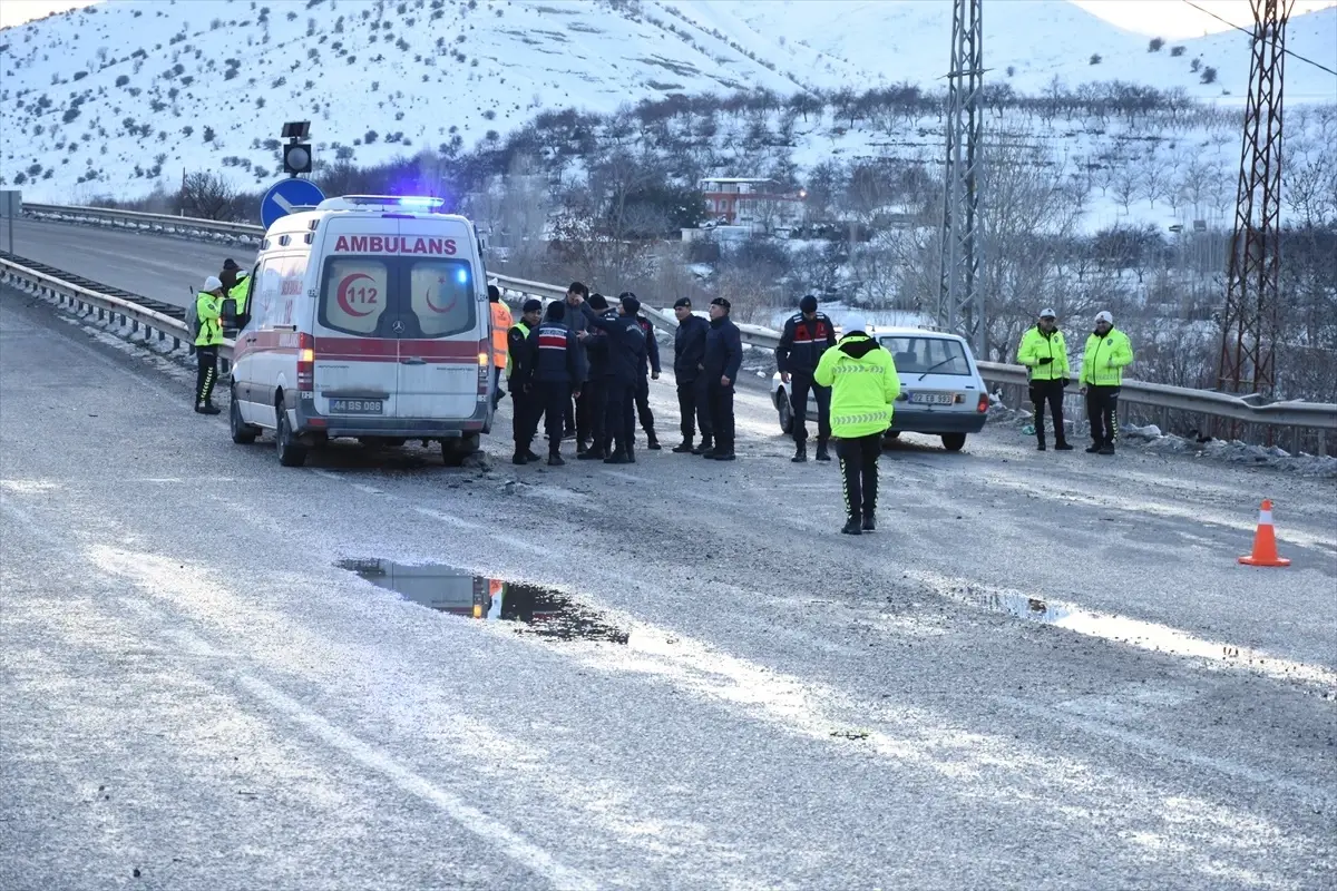 Malatya’da Yolcu Minibüsü Devrildi: 10 Yaralı