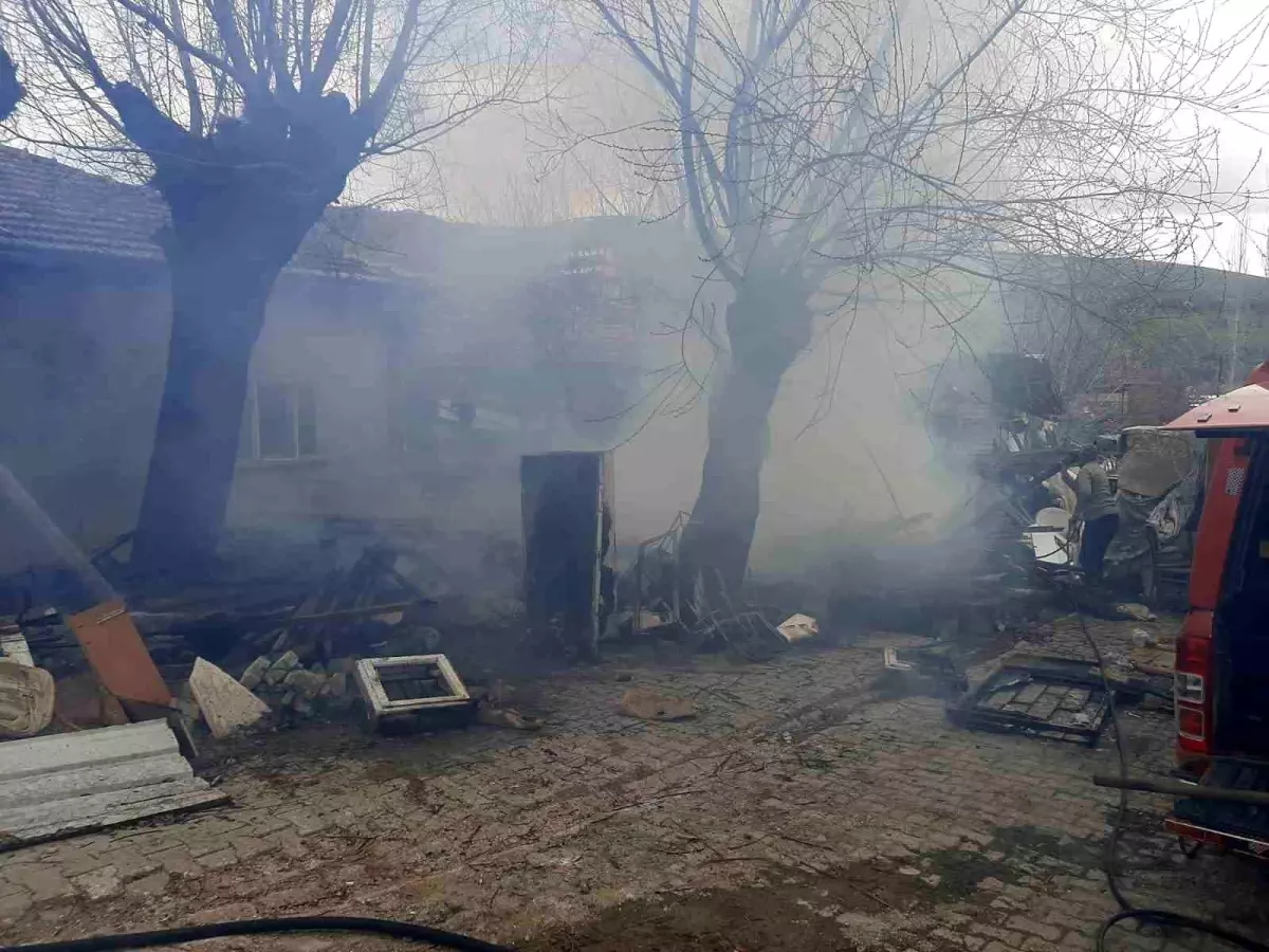 Malatya’da Bahçede Çıkan Yangın Kontrol Altına Alındı