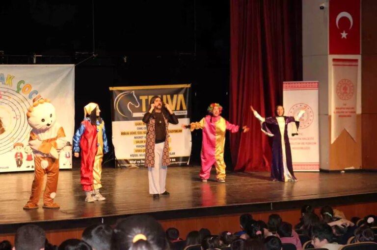 Yeşilyurt’ta Çocuklar Barış Manço Şarkılarıyla Eğlendi